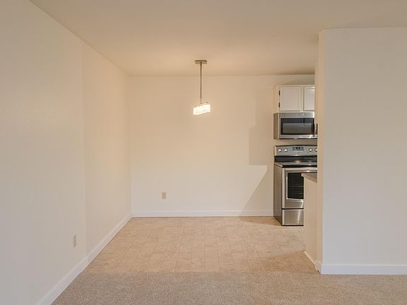 5th image of 10501 8th Ave NE APT 402