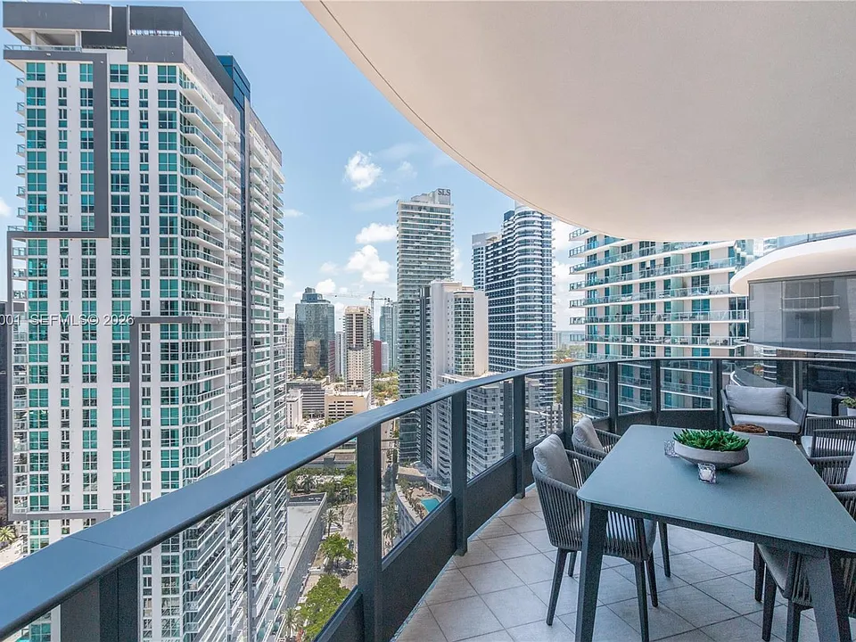 1000 Brickell Plz #3201