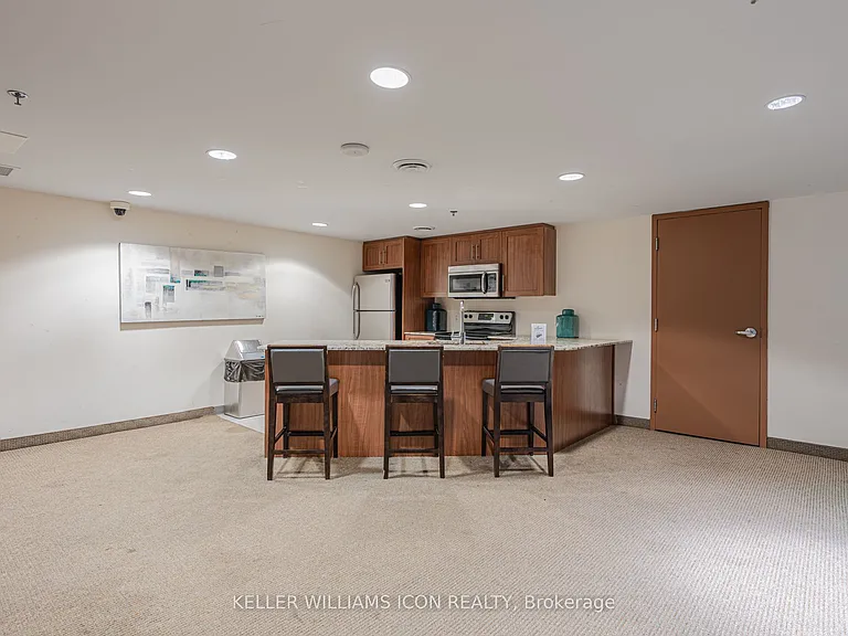 242 Rideau St #1202 — Photo 21