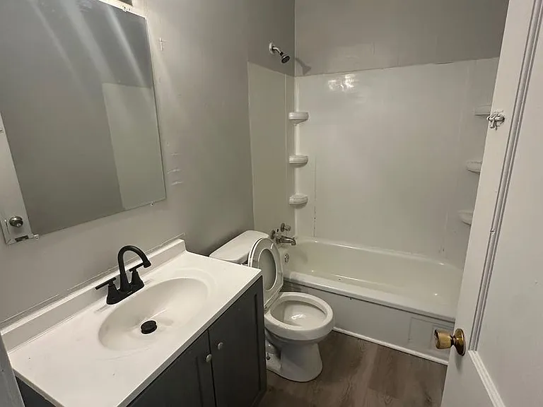 2105 S Vine St — Photo 2