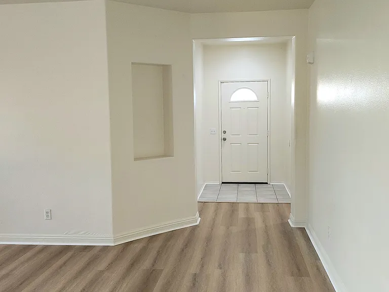 14619 Woodworth Way — Photo 6