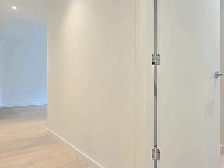 1530 W 6th Ave — Photo 7