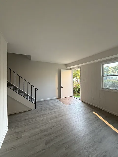 3 bed, 1.5 bath, 1500 sqft, $3,300 — Photo 2