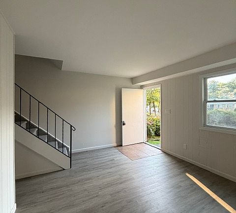 2nd image of 121 Hill Spur #121