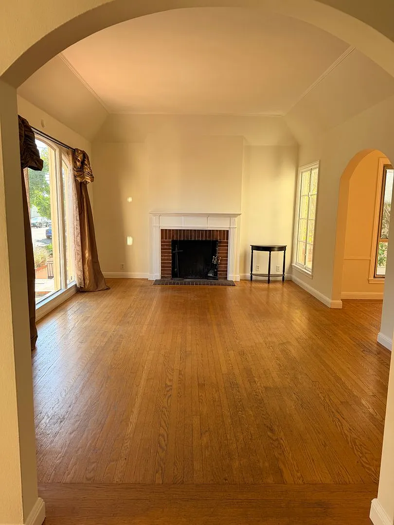 Charming 3-Bedroom Oakland Home with Vintage Character and Spacious Backyard — Photo 3