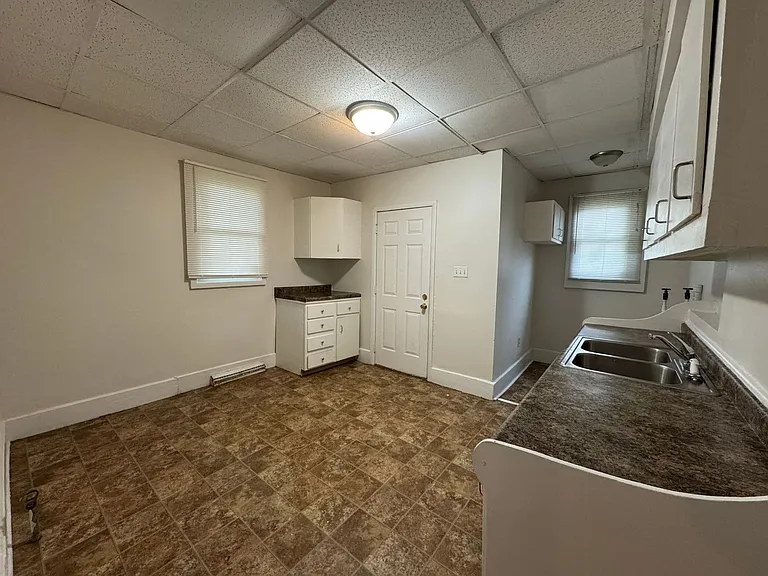 2346 Coyner Ave — Photo 7