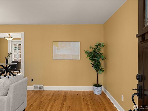 4th image of 13703 Palatine Avenue N