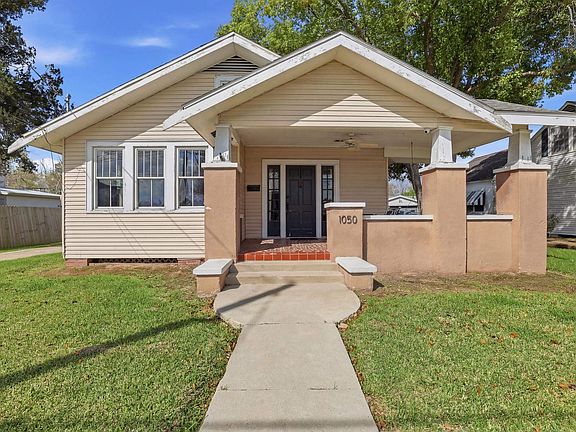 2nd image of 1050 Jackson St