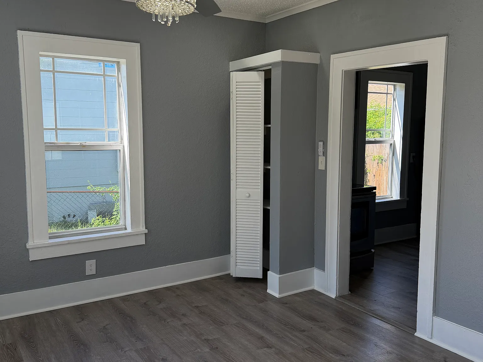 3 bed, 837 sqft, $2,000 — Photo 3