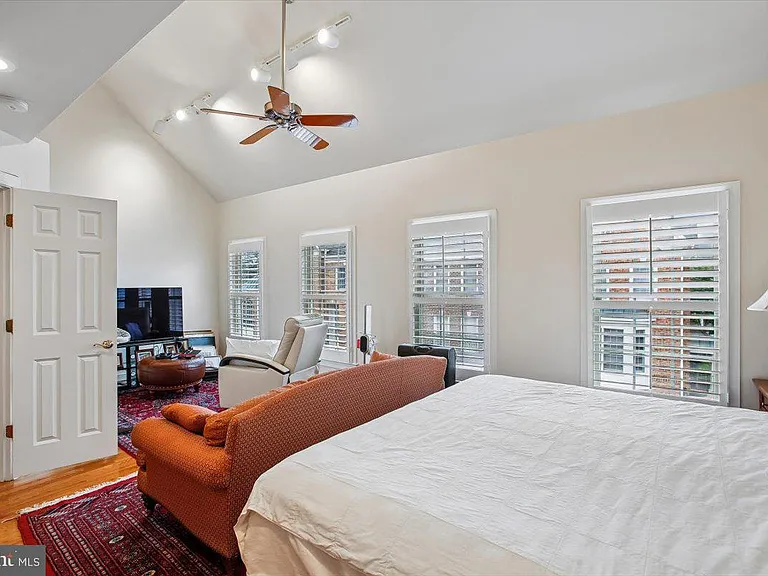 1309 McLean Crest Ct — Photo 27