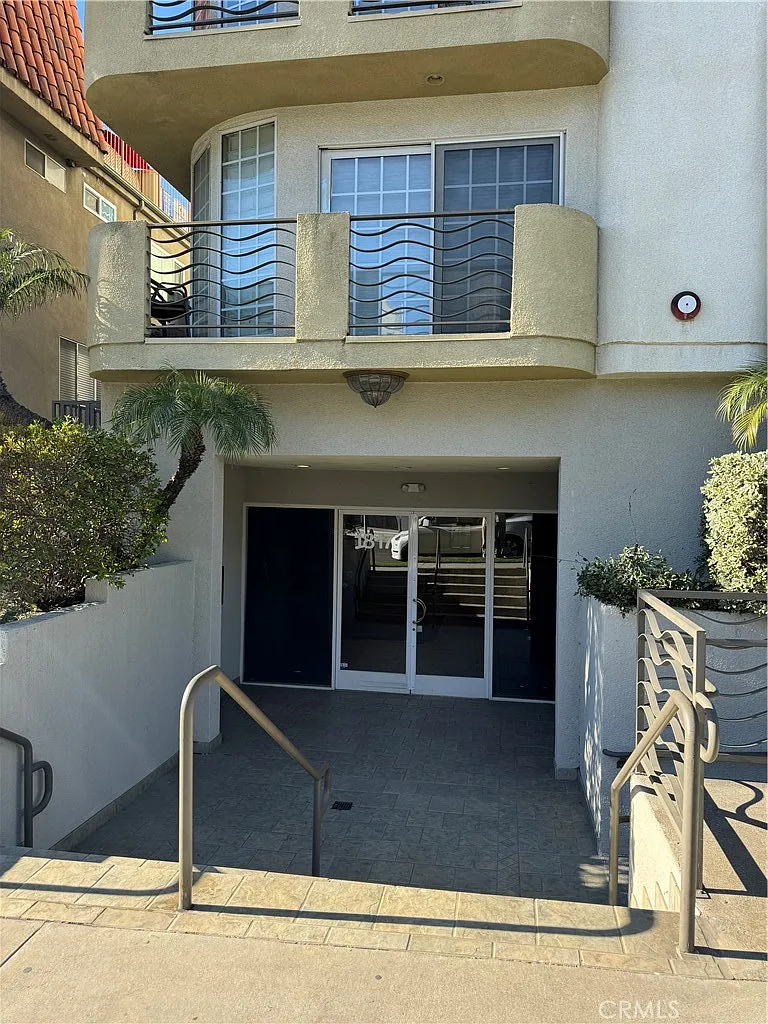 2 bed, 2.5 bath, 1641 sqft, $6,000 — Photo 1