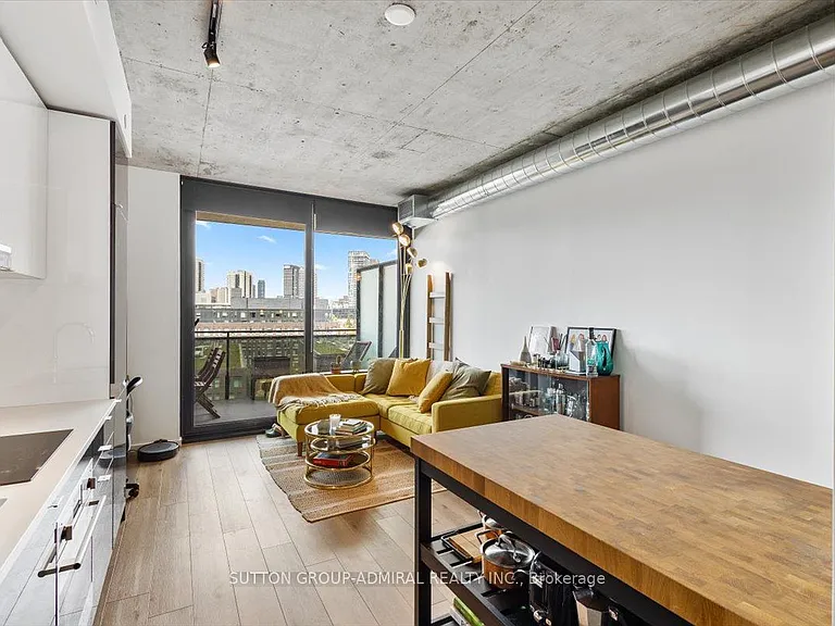 21 Lawren Harris Sq #805 — Photo 2