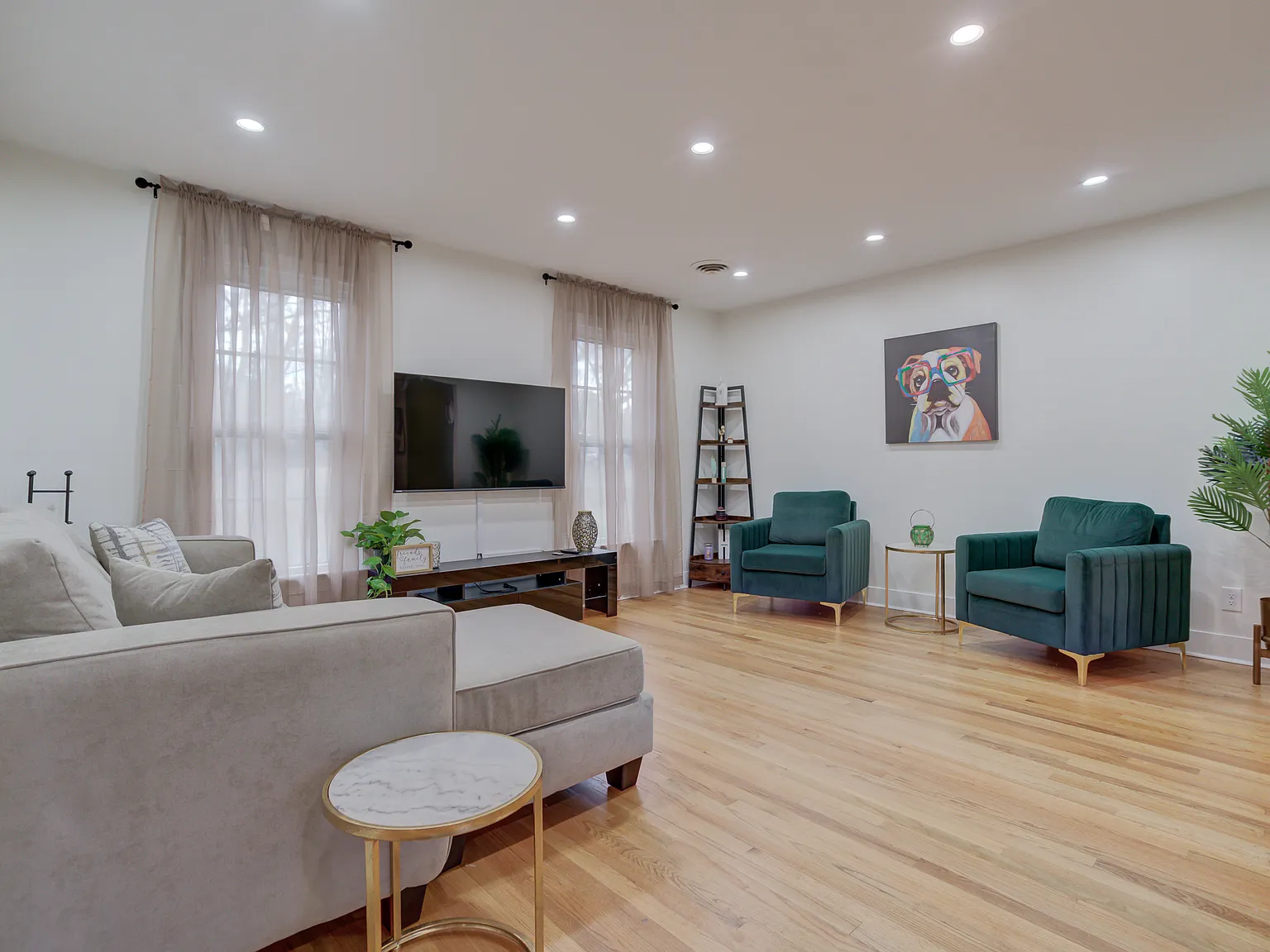 5 bed, 2850 sqft, $7,650 — Photo 4