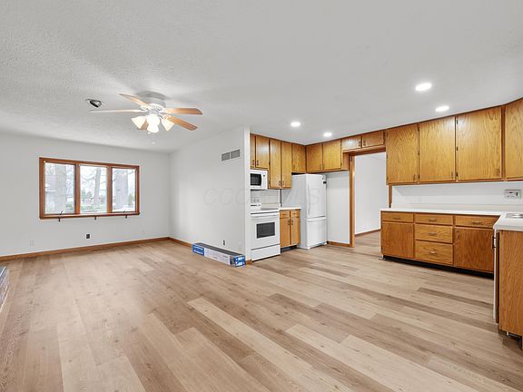 3rd image of 1294 Woodside Dr