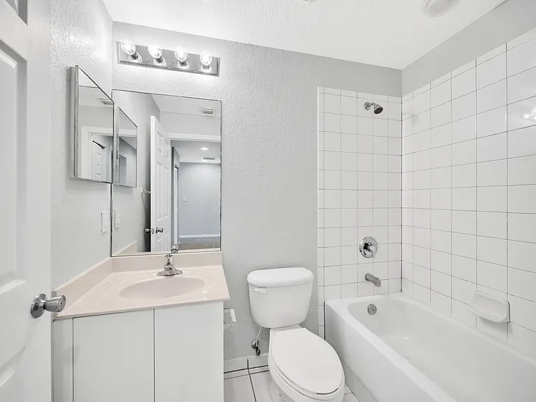 1954 SW 60th Ave #1 — Photo 9