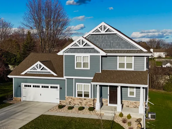 709 Maple Dr, Mount Horeb, WI 53572