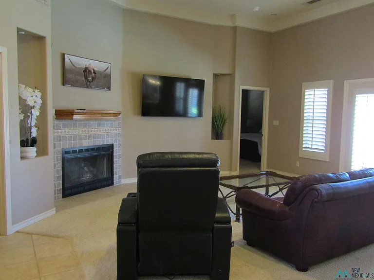 2104 W Ray Ave — Photo 3