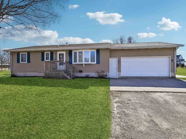 910 Karens Ct, Walker, IA 52352