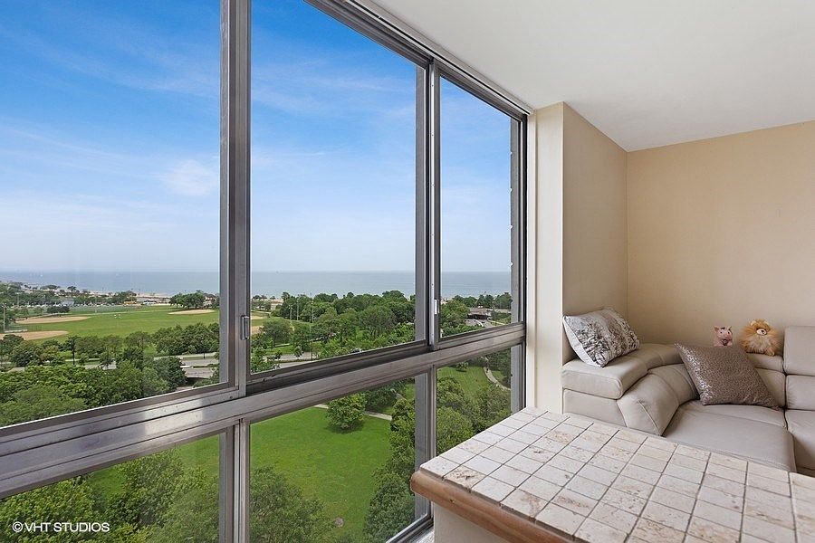 1st image of 1555 N Dearborn Pkwy APT 15C