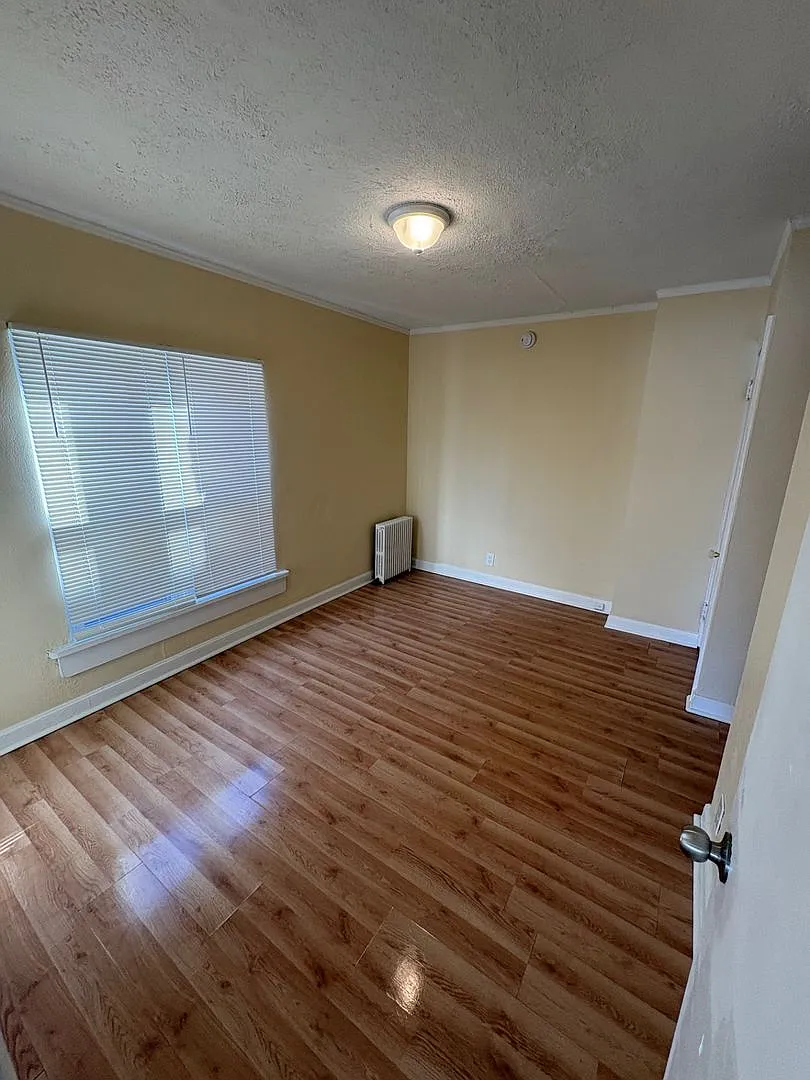 2130 Auburn St — Photo 4