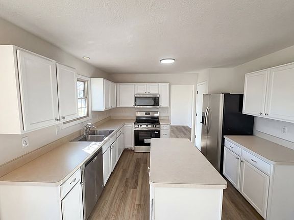 2nd image of 672 Scioto Meadows Blvd