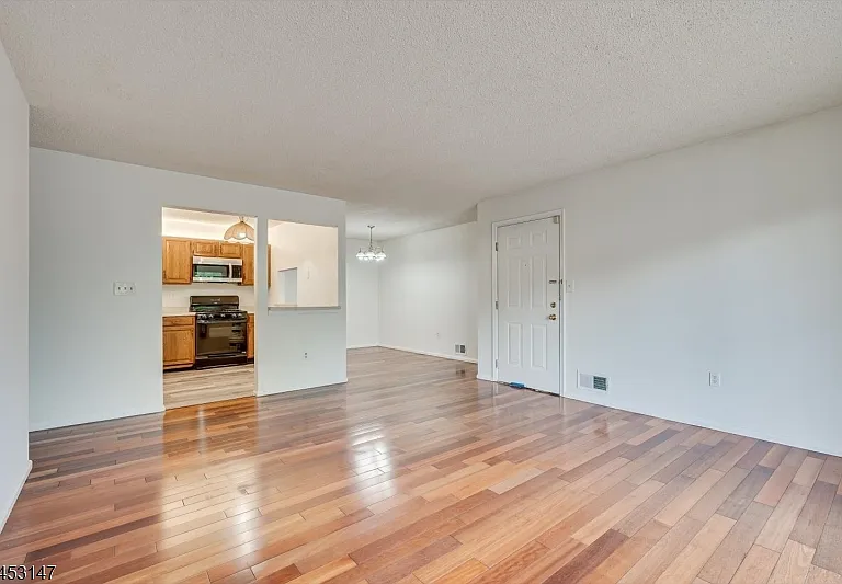 57 Lindsey Ct — Photo 7
