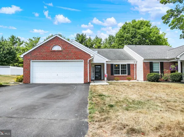 63 Greenspring Dr, Mechanicsburg, PA 17050
