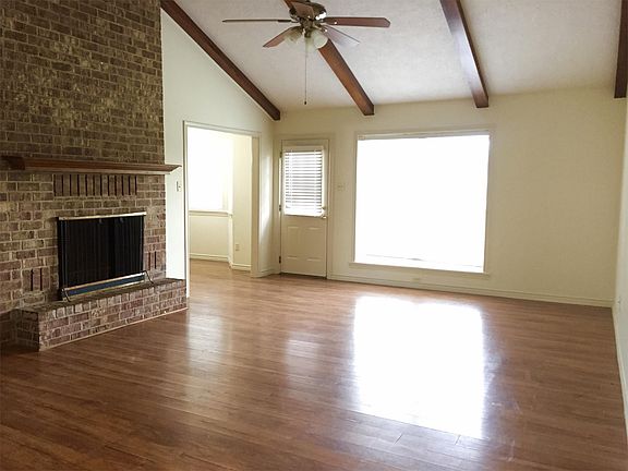 3rd image of 3000 Jennifer Dr