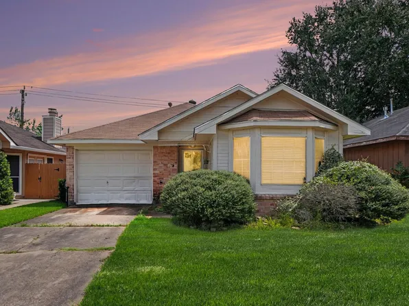 1917 Greenwood Dr, Rosenberg, TX 77471