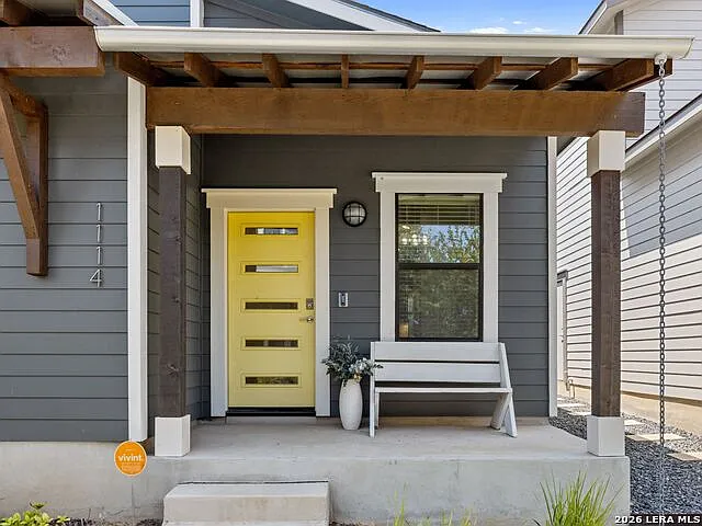 1114 N Olive St — Photo 3