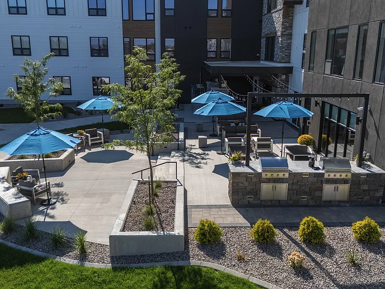 The Earl Apartments South Patio