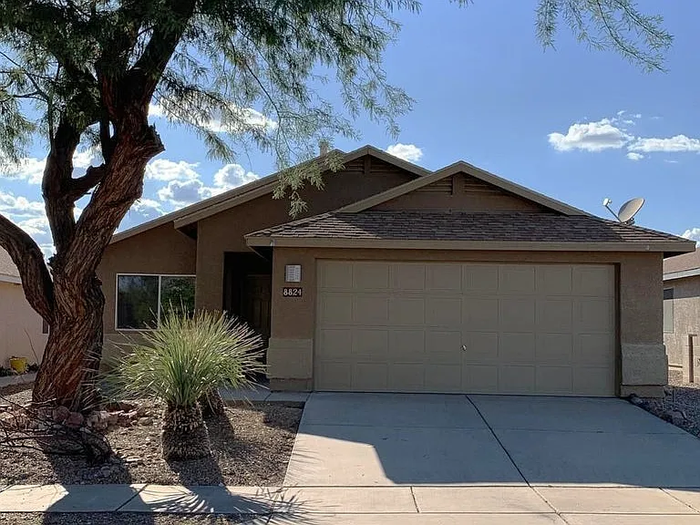 8824 S Desert Rainbow Dr — Photo 1