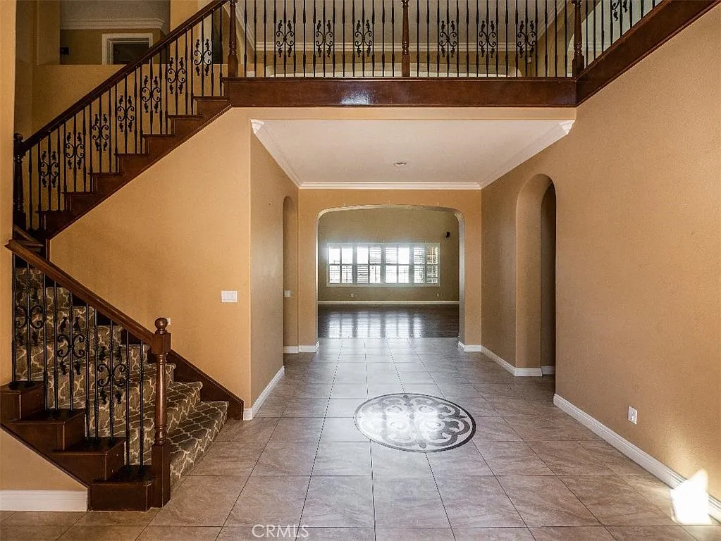 5 bed, 5.5 bath, 5409 sqft, $7,900 — Photo 3