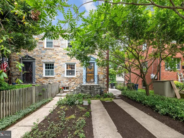 8 E Oak St #A, Alexandria, VA 22301