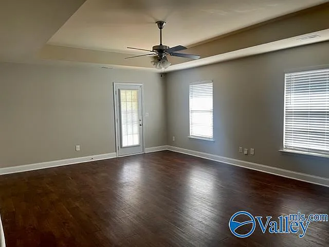 3 bed, 2.0 bath, 1727 sqft, $1,850 — Photo 3