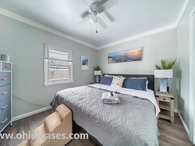 3777 Irving Park Ave — Photo 8