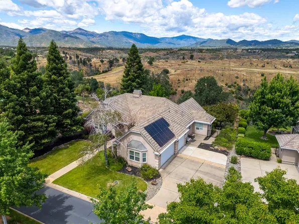 831 Santa Cruz Dr, Redding, CA 96003