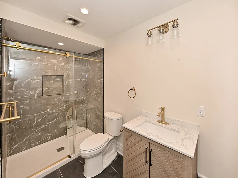 190 Madison Ave #2 — Photo 9