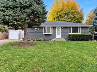 21 Farrell St N, Maplewood, MN 55119