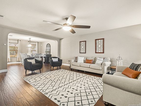 4th image of 1015 Magnolia Hill