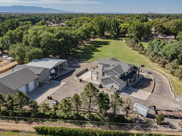 340 Garcia Ln, Bosque Farms, NM 87068