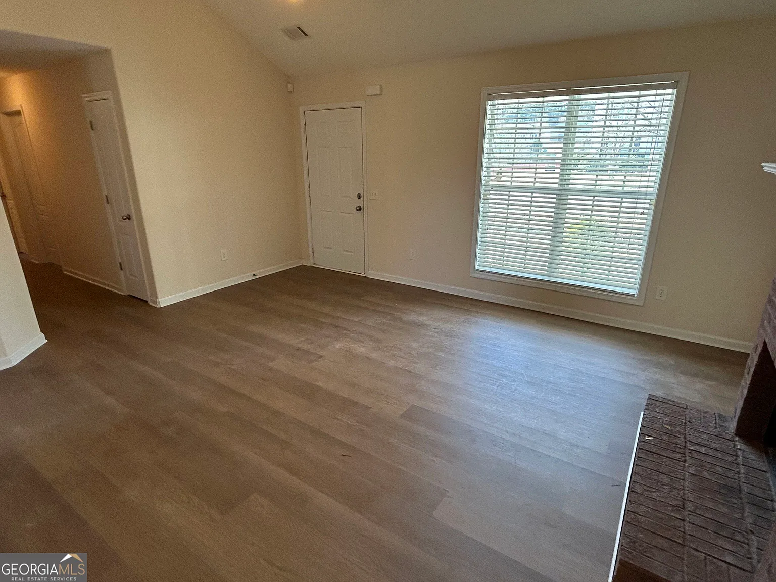 3 bed, 2.0 bath, 1517 sqft, $1,850 — Photo 4