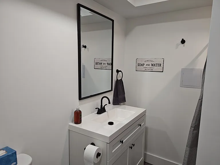 200 W Walnut St #4 — Photo 12