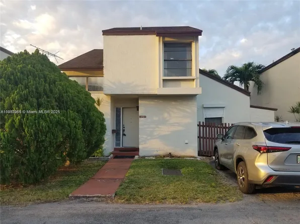 9721 NW 5th Ln, Miami, FL 33172