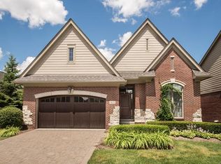 5621 Pembrooke Xing, West Bloomfield, MI