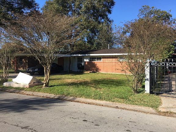 3rd image of 2915 Barksdale Dr