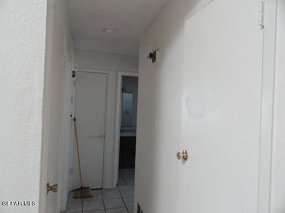4th image of 606 White Cliffs Dr APT D