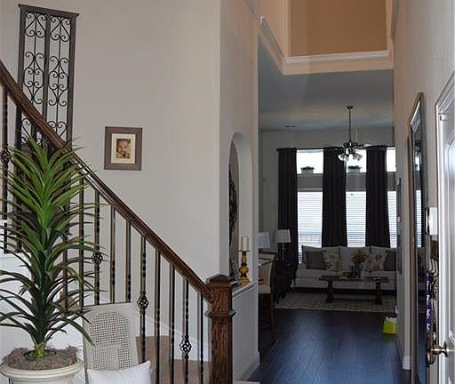 3rd image of 2401 Fountain Gate Dr