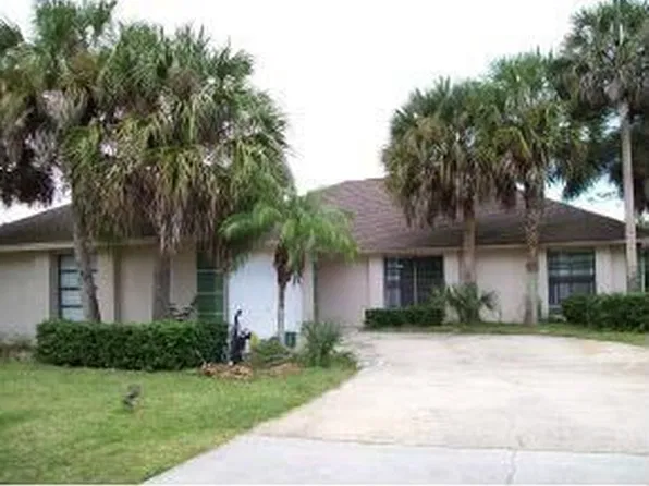 729 Chateau St SE, Palm Bay, FL 32909