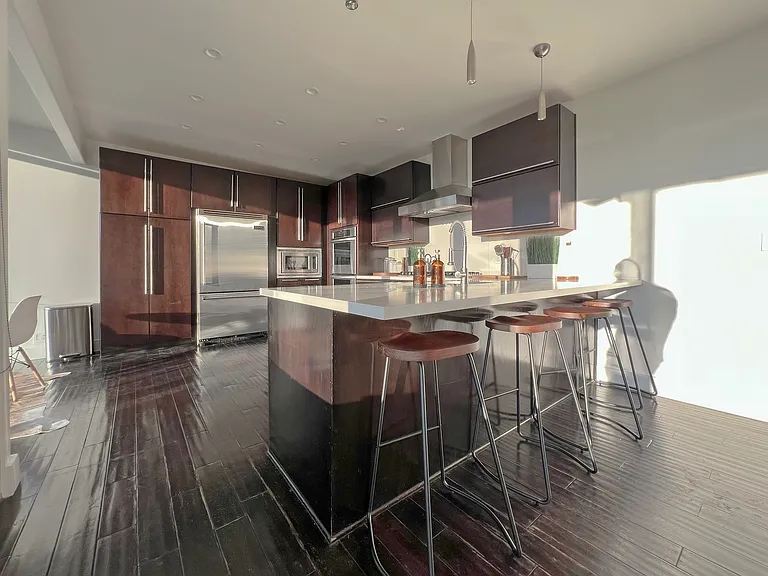 3319 Wrightwood Dr — Photo 3